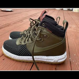 Nike Women’s 7.5 Lunar Force Duck boots 805899-001